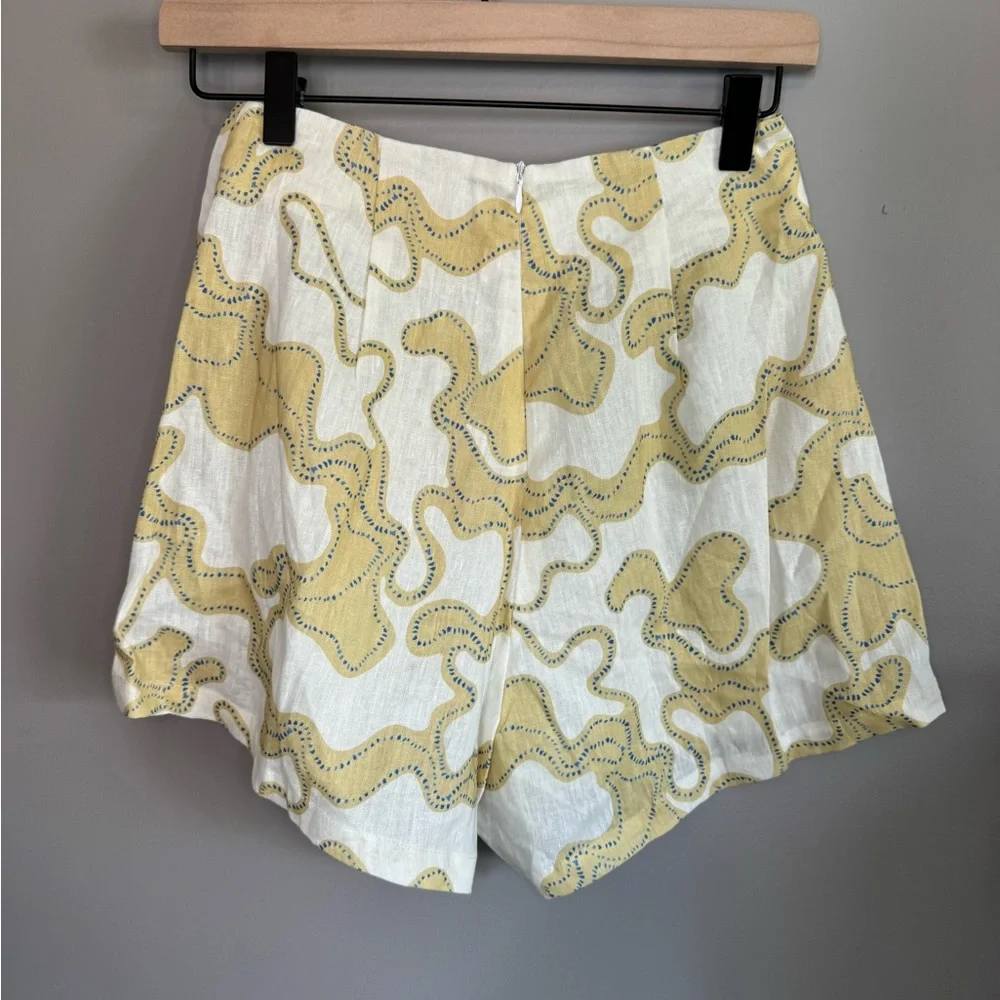 Sleeveless Two-Piece short Set - White & yellow